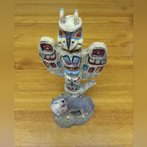 Vintage Wolf and Totem Pole Figurine 9in - Picture 13 of 15
